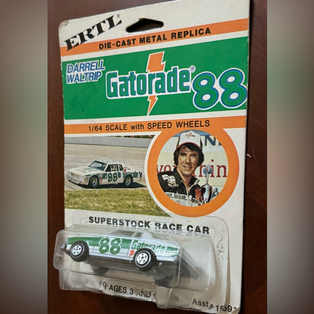 ERTL Darrell Waltrip # 88 Gatorade Superstoxk Race Car